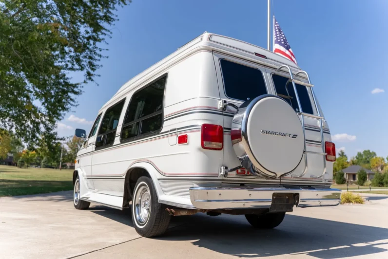 
								1991 GMC Vandura 2500 Starcraft Conversion Van full									