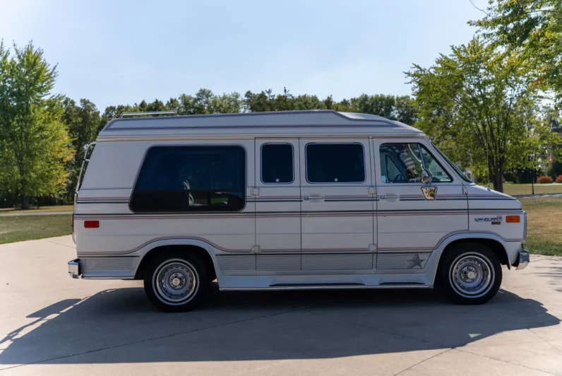
								1991 GMC Vandura 2500 Starcraft Conversion Van full									