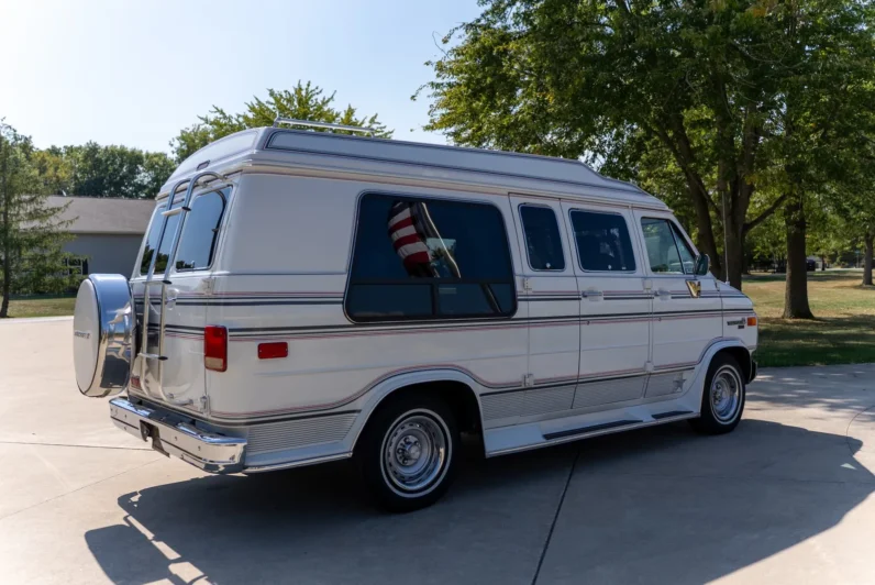 
								1991 GMC Vandura 2500 Starcraft Conversion Van full									