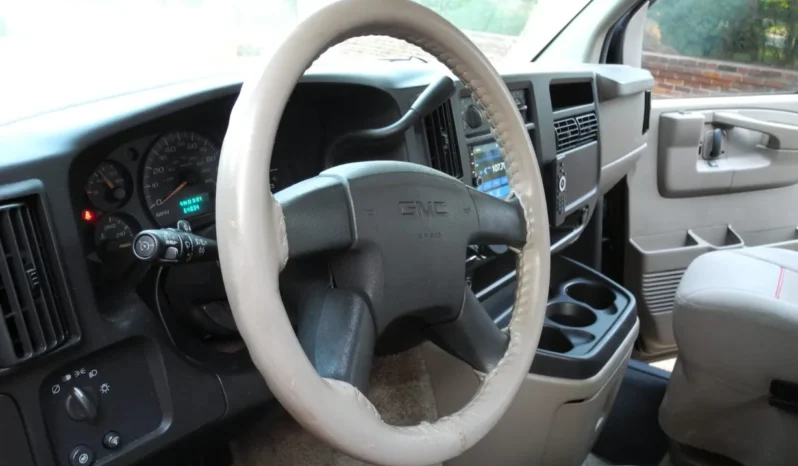 
								2003 GMC Savana G1500 Regency Conversion Van full									