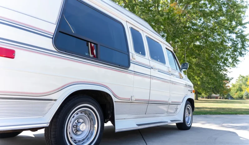 
								1991 GMC Vandura 2500 Starcraft Conversion Van full									