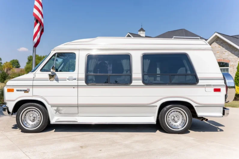 
								1991 GMC Vandura 2500 Starcraft Conversion Van full									