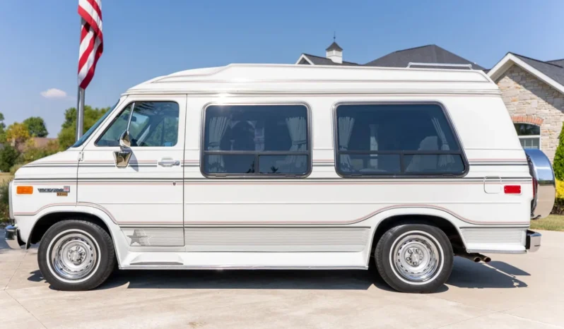 
								1991 GMC Vandura 2500 Starcraft Conversion Van full									