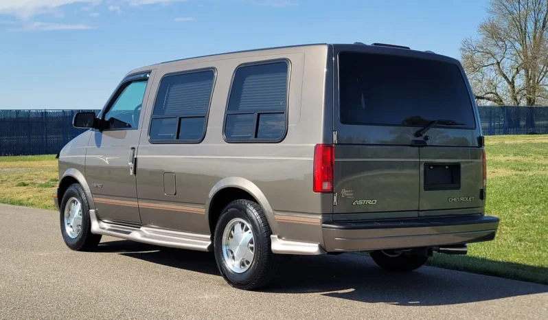 
								2002 Chevrolet Astro Quality Coaches Conversion Van full									