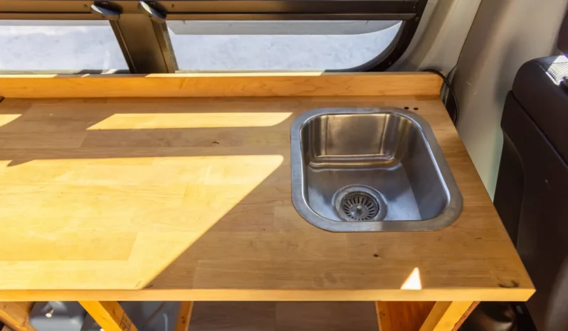 
								2018 Mercedes-Benz Sprinter Sportsmobile Camper full									