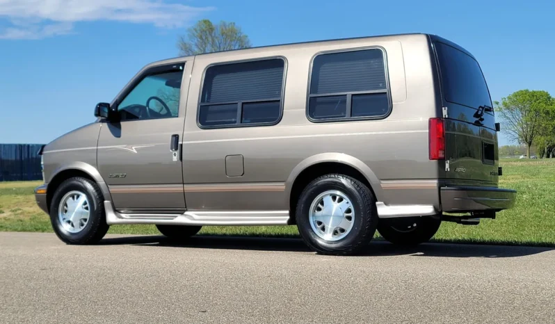 
								2002 Chevrolet Astro Quality Coaches Conversion Van full									