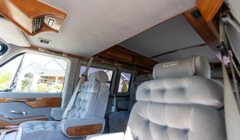 
								1991 GMC Vandura 2500 Starcraft Conversion Van full									