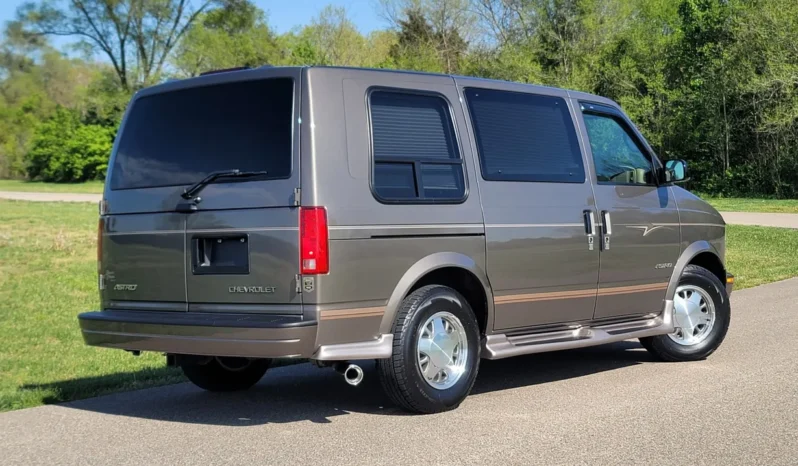 
								2002 Chevrolet Astro Quality Coaches Conversion Van full									